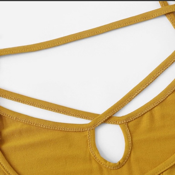 ☀️HOT FOR SUMMER☀️ Criss-cross Fitted Cropped Cami - Picture 3 of 6